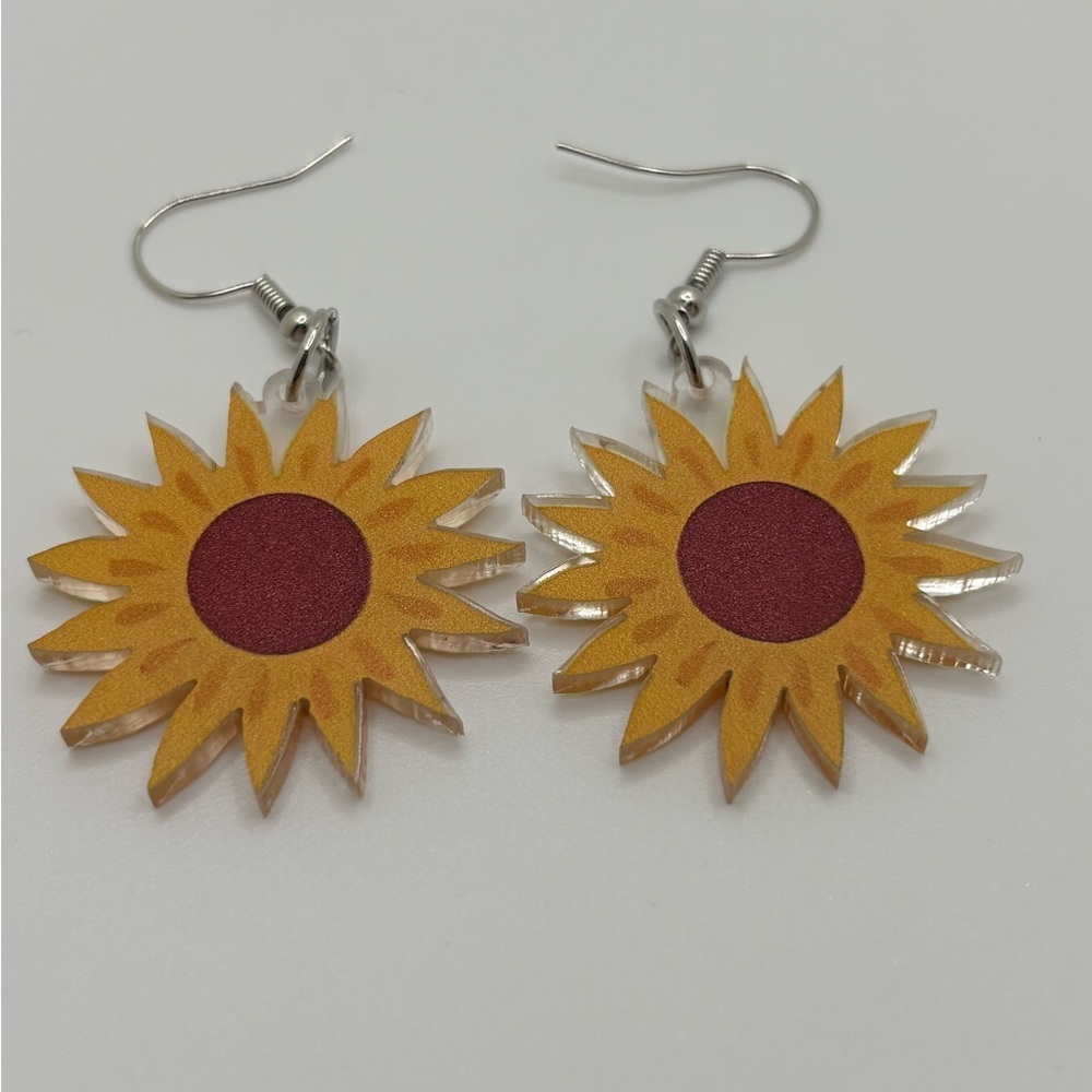 ✨5/$25✨ Sunflower Earrings with Red Center